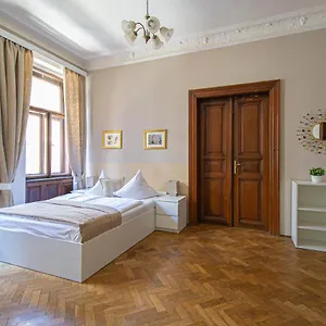 For Celebrations Spacious 3bdr With Balcony Praha
